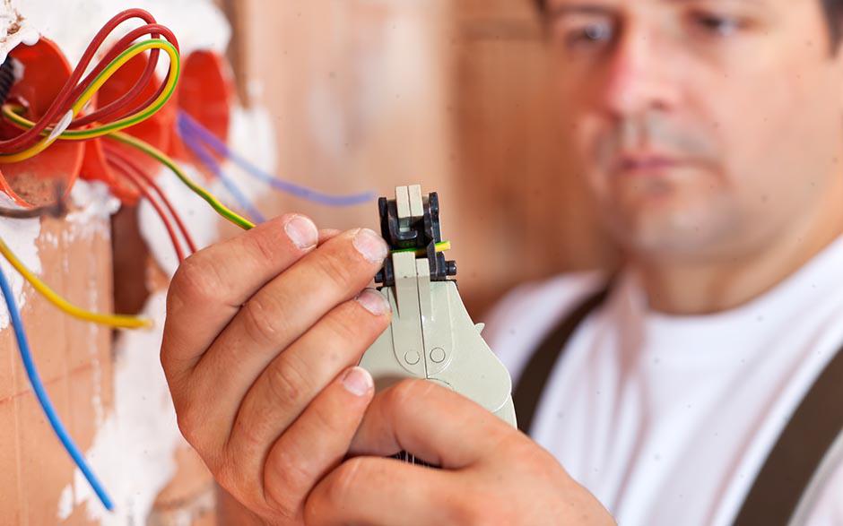 cherche électricien pas cher Courbevoie